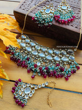 Load image into Gallery viewer, Bridal Premium Quality Kundan Choker necklace set Bridal Ruby Green with Maangtikka
