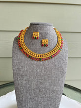 Load image into Gallery viewer, Multicolor Simple Single line Kemp Stone Necklace set
